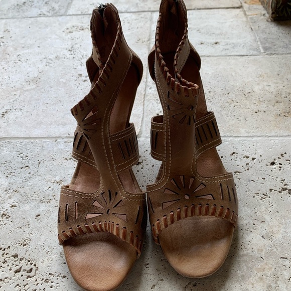 Pikolinos Leather Cut out Heeled Sandal - Picture 9 of 16